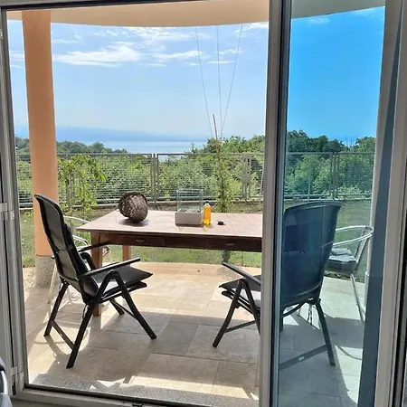 Apartment With Terrace And Sea View 2